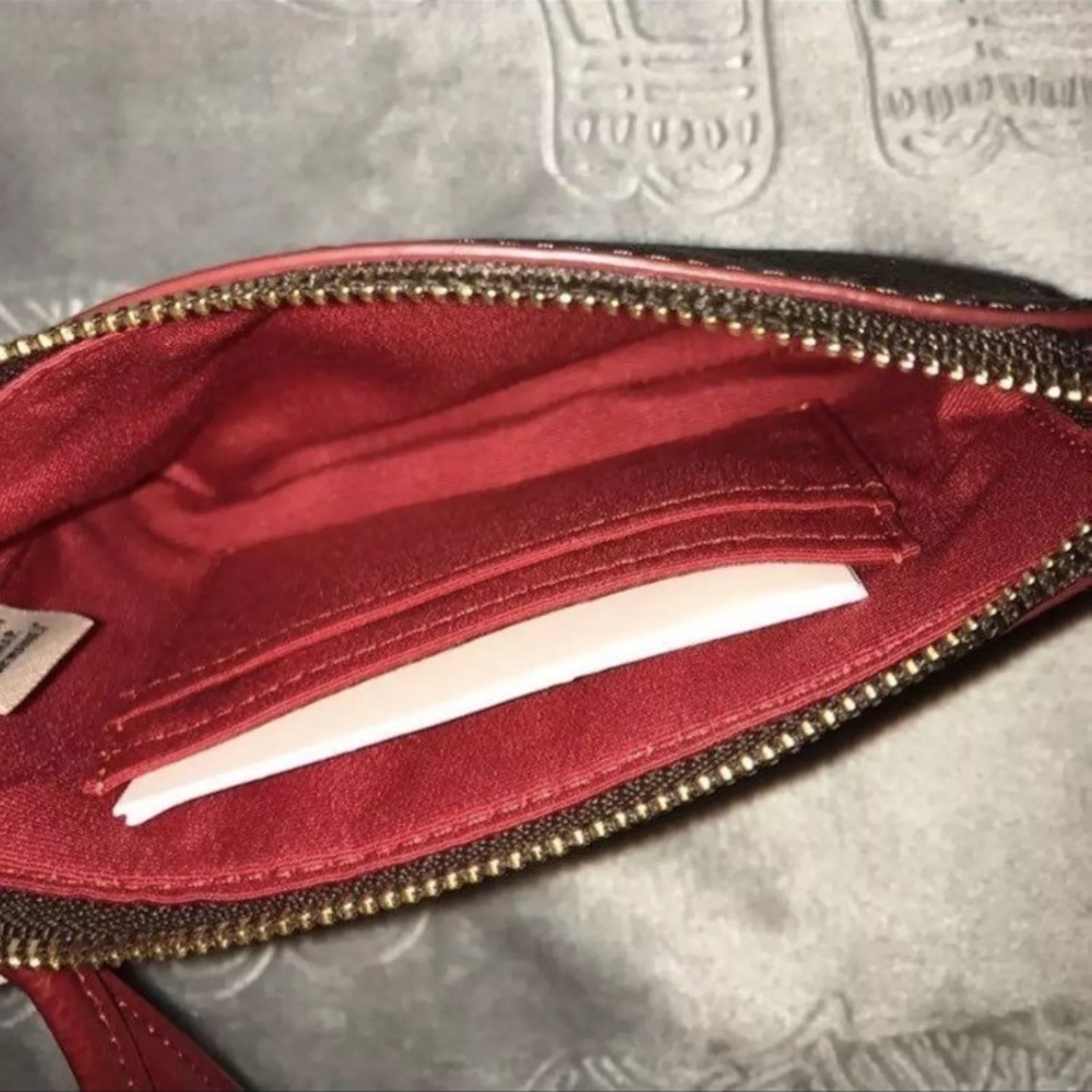 Coach wristlet - Picture 8 of 8